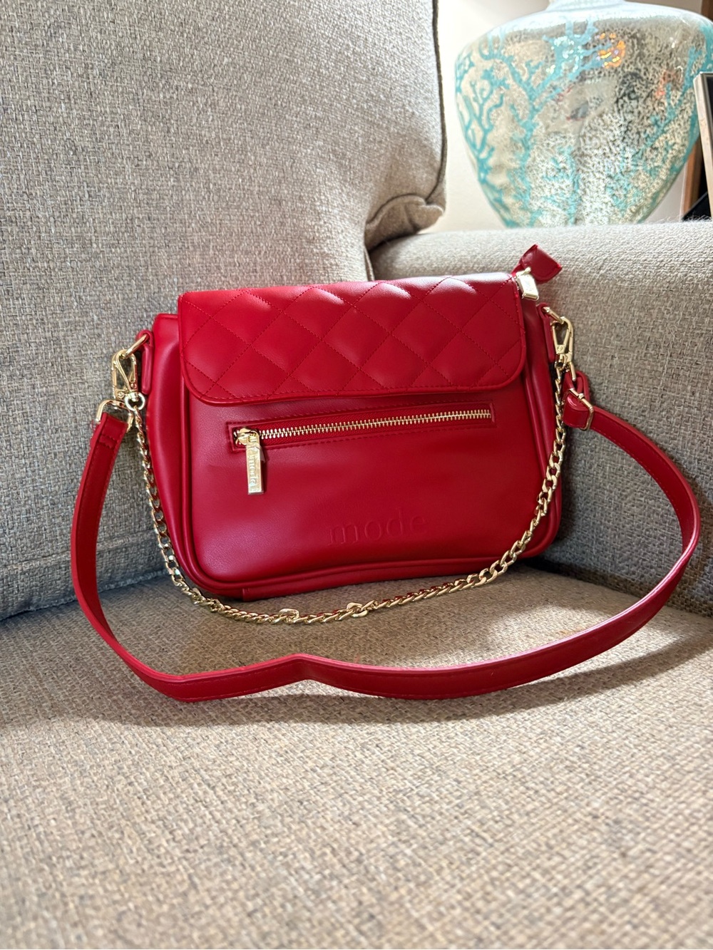 MODE Quilted Red Crossbody Bag with Gold Chain Strap
